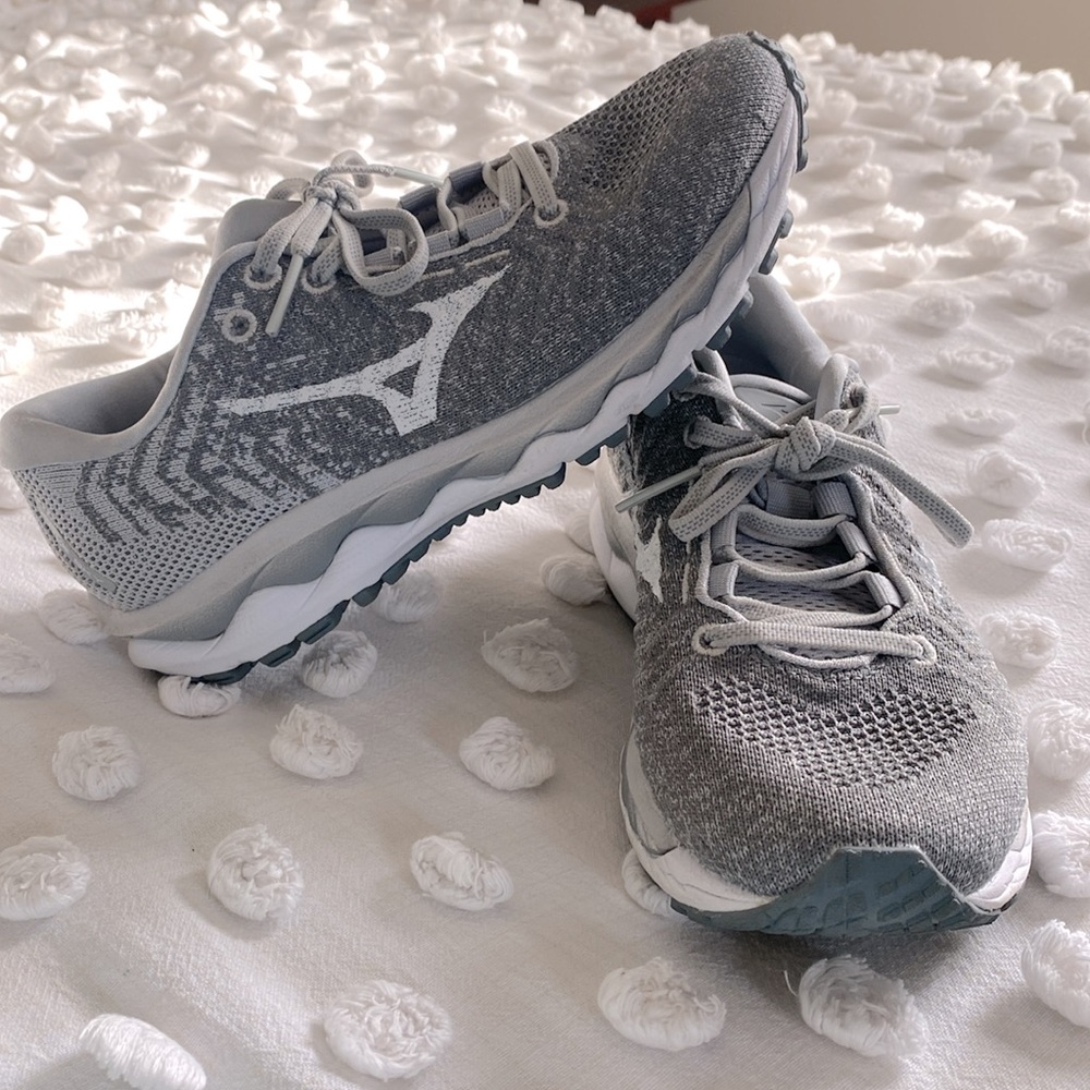 MIZUNO Wavesky Waveknit sneaks👟🏃🏽‍♀️